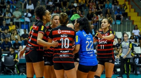 Imagem das jogadoras do Sesc RJ Flamengo na Superliga Feminina 2024-25