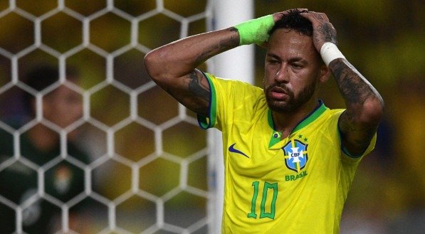 Neymar lamenta chance perdida pela Seleção Brasileira