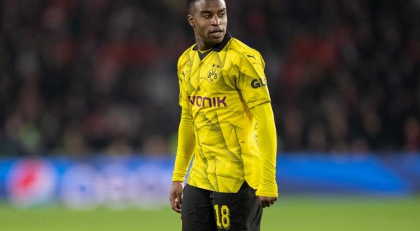 Joia da base do Borussia Dortmund é acusado de falsificar idade