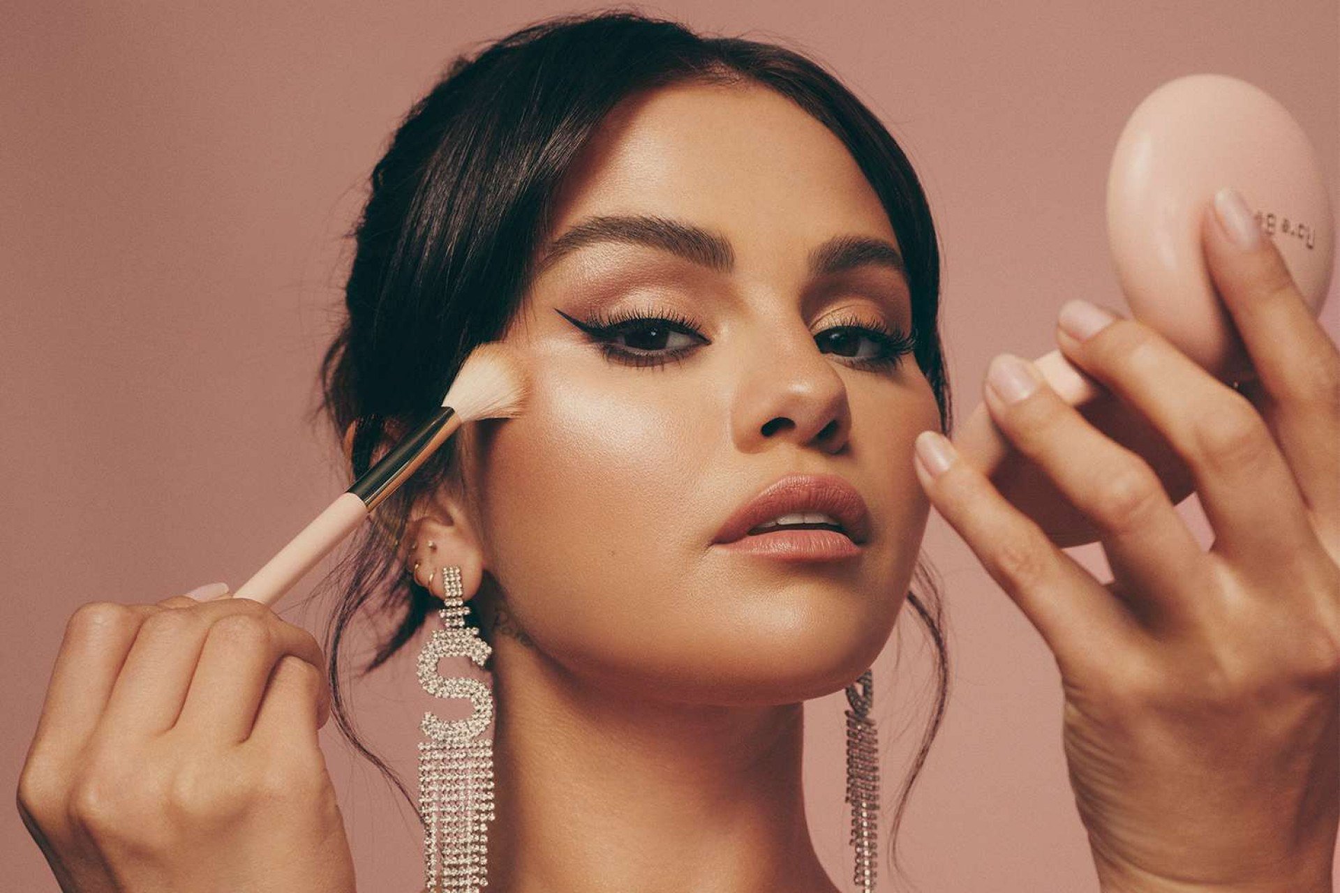 Selena Gomez revela que sofre de artrite causada por doença autoimune