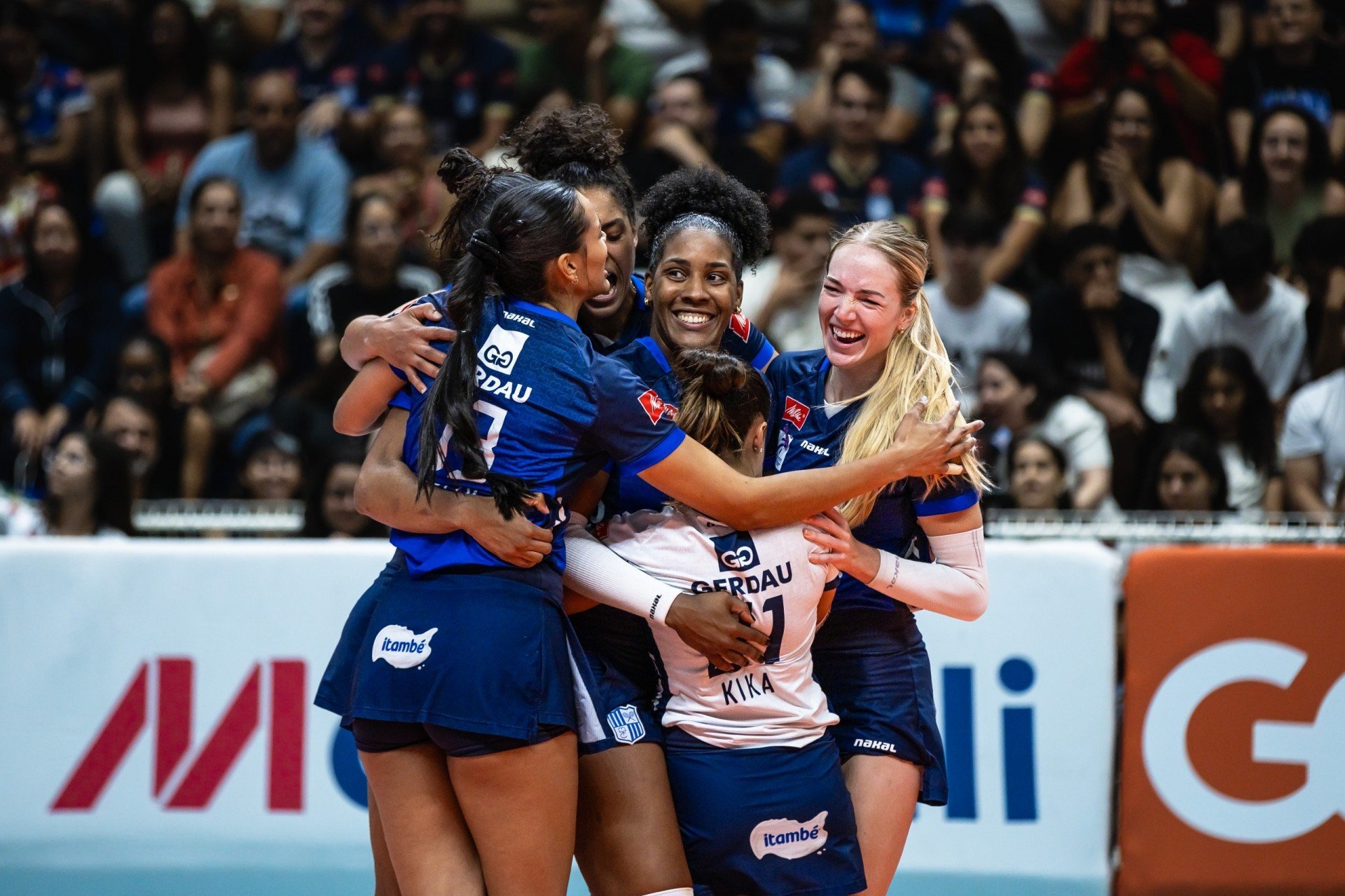 Imagem das jogadoras do Gerdau Minas, na Superliga Feminina Hedgard Moraes/Minas Tênis Clube