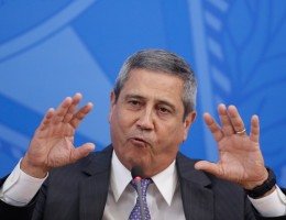 Moraes dá 5 dias para PGR dizer se concorda com liberdade para Braga Netto