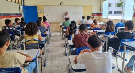 Imagem de estudantes fazendo provas do SSA 1