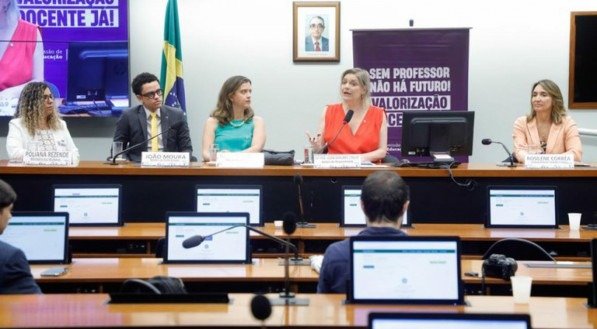 Câmara debate desistência em cursos de licenciatura e impactos na Educação Básica