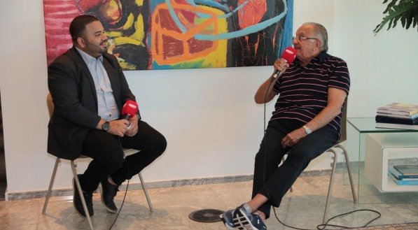 João Carlos Paes Mendonça (D) em entrevista com o repórter João Victor Amorim (E) para o Fórum Esportivo, da Rádio Jornal