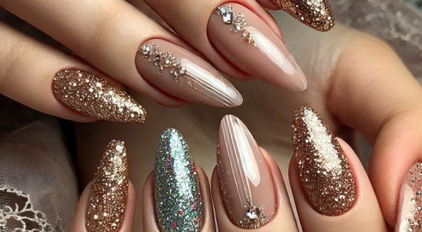 Imagem de unhas com glitter