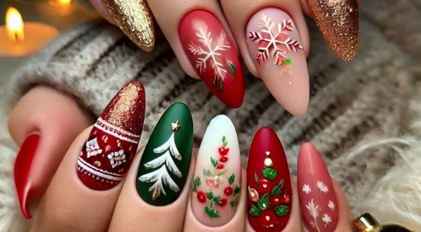 Imagem de unhas decoradas de Natal