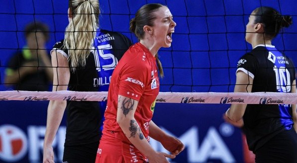 Imagem do confronto entre Pinheiros e Maringá pela Superliga Feminina