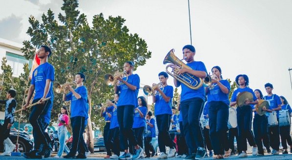 Secretaria de Educação do Recife inicia Copa de Bandas Escolares com desfile no Recife Antigo