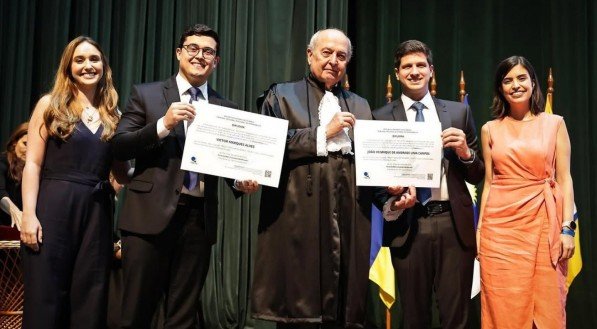 Cerimônia na Câmara empossará o prefeito reeleito do Recife, João Campos (PSB), e o vice-prefeito eleito Victor Marques (PCdoB). No início de dezembro, os dois foram diplomados pelo TRE-PE