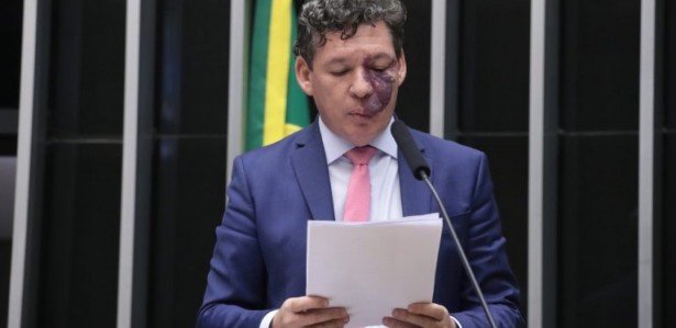 Câmara retoma 'imposto do pecado' a refrigerantes e corta desconto a saneamento