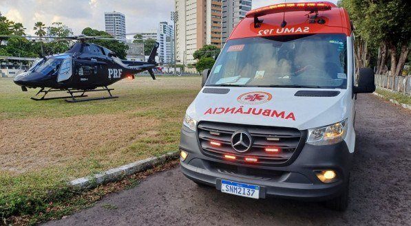 Imagem de uma ambulância e do helicóptero da PFR