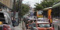 Imagem de congestionamento. Trânsito do Centro do Recife nunca esteve tão ruim
