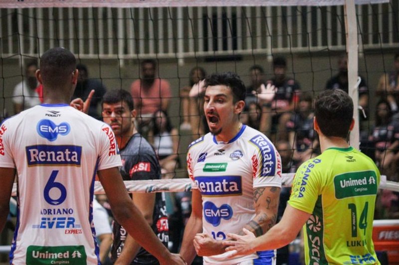 Imagem do confronto entre Vôlei Renata e Sesi-Bauru