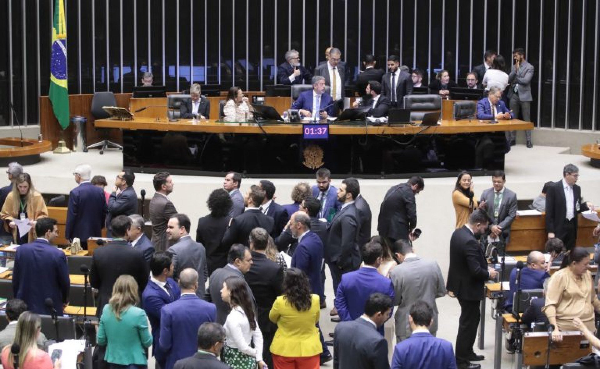 Deputados aprovaram PEC em sessão do Plenário da Câmara