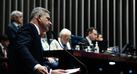 No Senado, o projeto foi relatado pelo senador Rogério Carvalho (PT-SE). Ele frisou que o texto também estabelece crescimento real do salário mínimo em pelo menos 0,6%