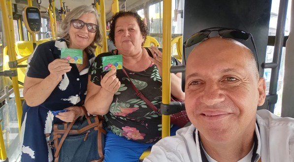 Pegando carona no período natalino, a Mobibrasil confeccionou cartões personalizados com mensagens de Feliz Natal e próspero Ano Novo para serem entregues aos passageiros mais queridos, os verdadeiros clientes do transporte público, como são definidas as pessoas que usam o sistema diariamente