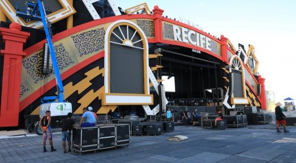 Palco do R&eacute;veillon do Recife para os shows da virada do ano de 2024 para 2025