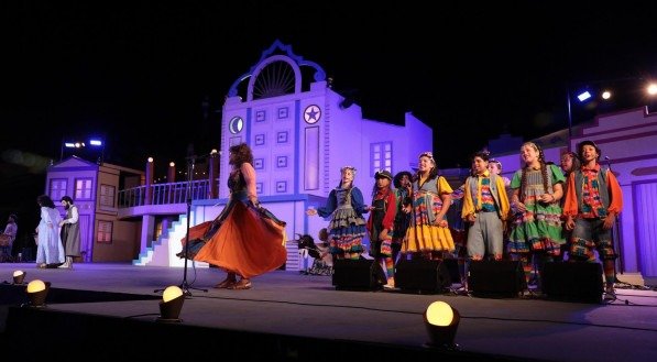 Baile do Menino Deus encanta milhares de espectadores com a hist&oacute;ria abrasileirada do nascimento de Jesus