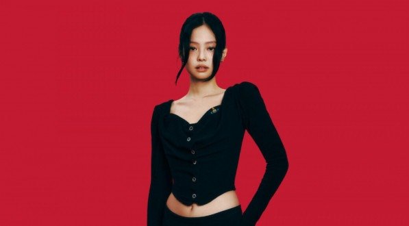 Imagem da cantora Jennie em foto de divulgação para a Columbia Records