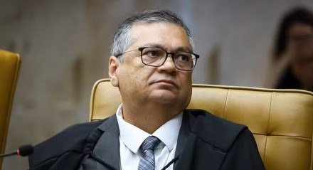 Ministro Flávio Dino do STF determinoua suapensaão dopagamento de emendas autorizadas pelo Congresso.