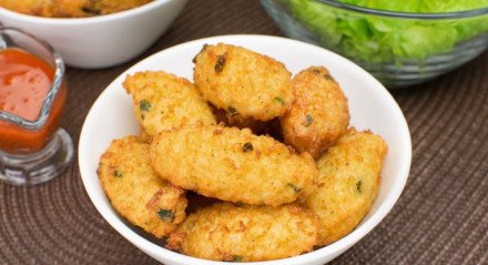 Bolinho de arroz (Imagem: Jobz Fotografia | Shutterstock)