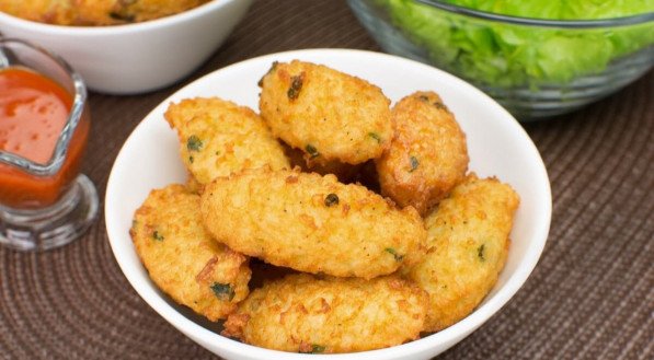 Bolinho de arroz (Imagem: Jobz Fotografia | Shutterstock)