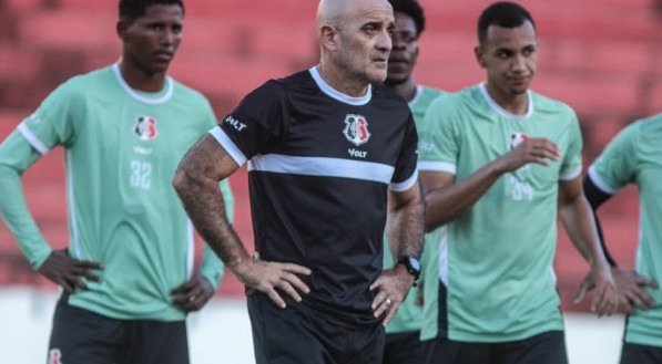 Itamar Schülle comanda pré-temporada do Santa Cruz