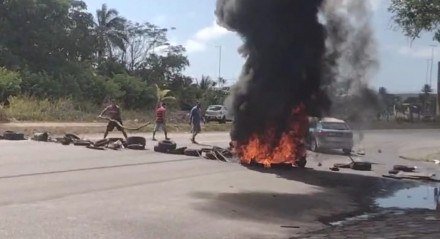 Imagem de protesto realizado por motoristas na BR-101 por causa da apreensão de veículos no entorno da Virada Recife