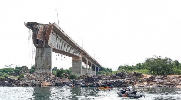 Imagem da ponte após o desabamento