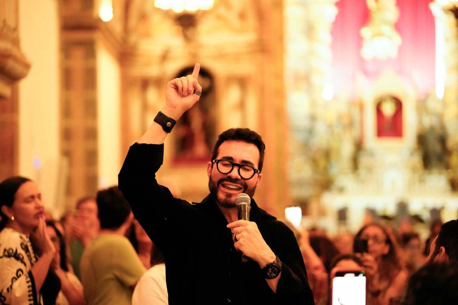 Padre Fábio de Melo anuncia show para gravar DVD no Marco Zero