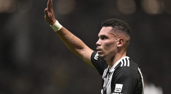 A caminho do Palmeiras, Paulinho se despediu do Atlético-MG nas redes sociais
