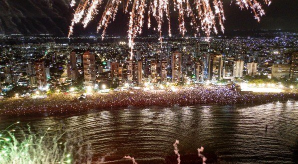 Jaboatão recebe 2025 com muita festa, queima de fogos e multidões 