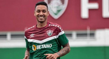 Imagem do zagueiro Antônio Carlos em treino pelo Fluminense