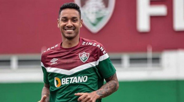 Imagem do zagueiro Antônio Carlos em treino pelo Fluminense