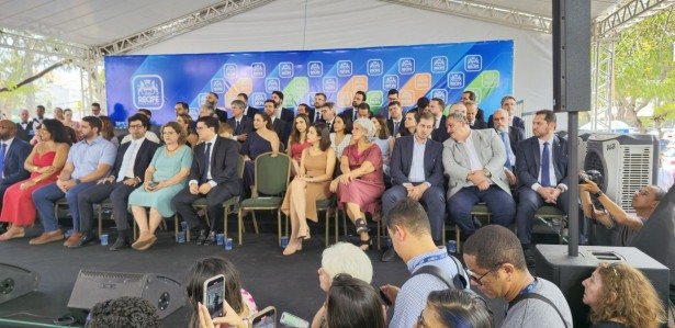 Novo secretariado do recife é empossado em cerimônia na prefeitura