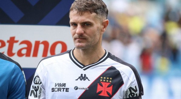 A equipe cruzmaltina busca renovar os contratos de jogadores fundamentais do elenco para a próxima temporada, já que muitos possuem vínculo até o final deste ano. Entre os nomes prioritários estão Vegetti e Léo Jardim, que integram os planos futuros do clube carioca.