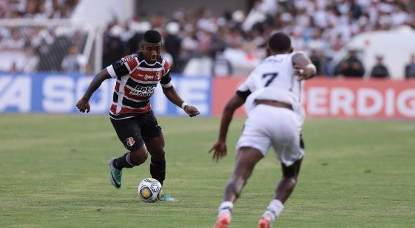 Imagem do jogo entre Santa Cruz x Treze pela primeira fase das Eliminatórias da Copa do Nordeste