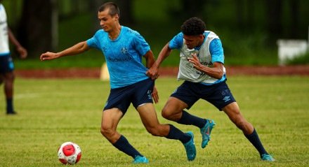 Imagem de jogador do Grêmio se preparando para a Copinha