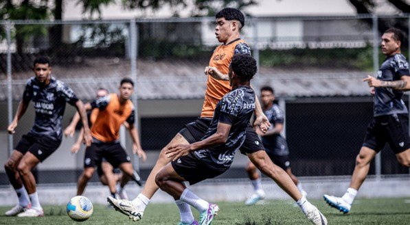 Imagem de jogador do Ceará se preparando para a Copinha