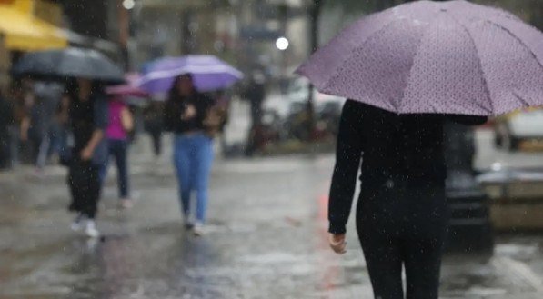 Chuva no Grande Recife deixa pontos de alagamentos