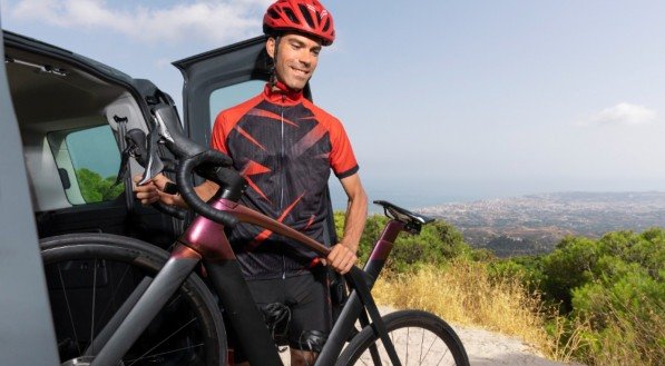 Imagem de pr&aacute;tica de ciclismo na estrada