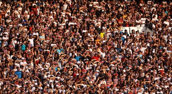 Imagem da torcida do Santa Cruz no Arruda na última partida contra o Treze