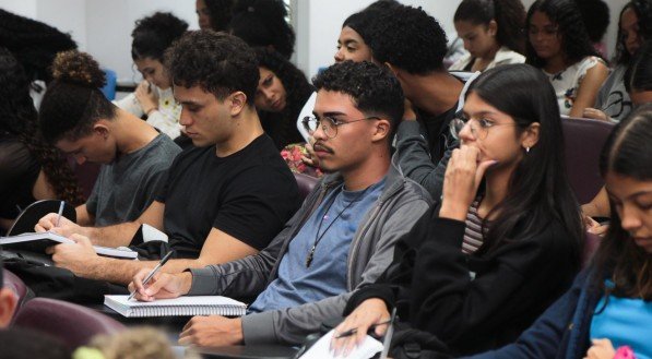 Pré-vestibular na UFPE abre 140 vagas gratuitas para 2025; veja como se inscrever 