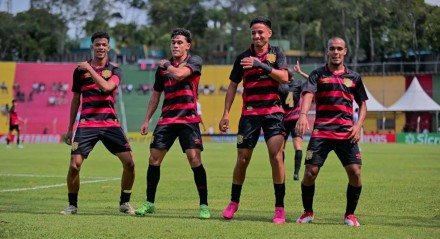 Jogadores do Sport comemoram gol na Copinha