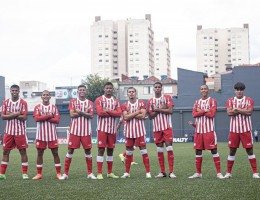 Jogadores do Náutico perfilados em comemoração de gol na Copinha 2025