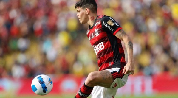 Contratação ainda se encontram em fase inicial de negociação. O Grêmio busca repor a sua lateral-esquerda após a saída de Reinaldo.