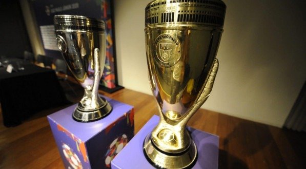  Troféu de campeão e vice-campeão da Copinha