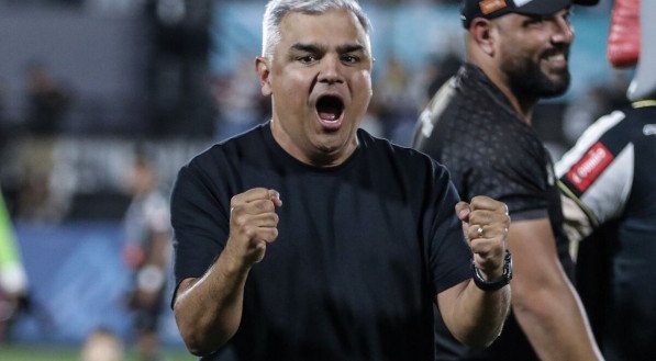 Imagem do empresário Vinícius Diniz comemorando vitória do Athletic-MG