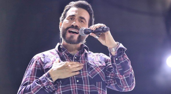 Imagem de show do Padre Fábio de Melo.